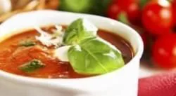 Sopa de tomate al laurel